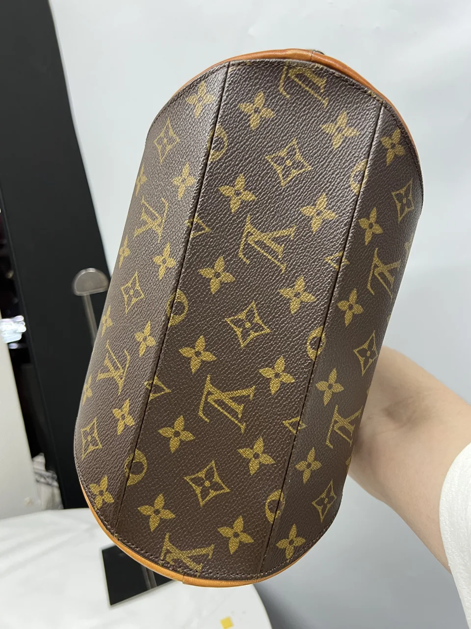LV MONOGRAM ELLIPSE MM view 4