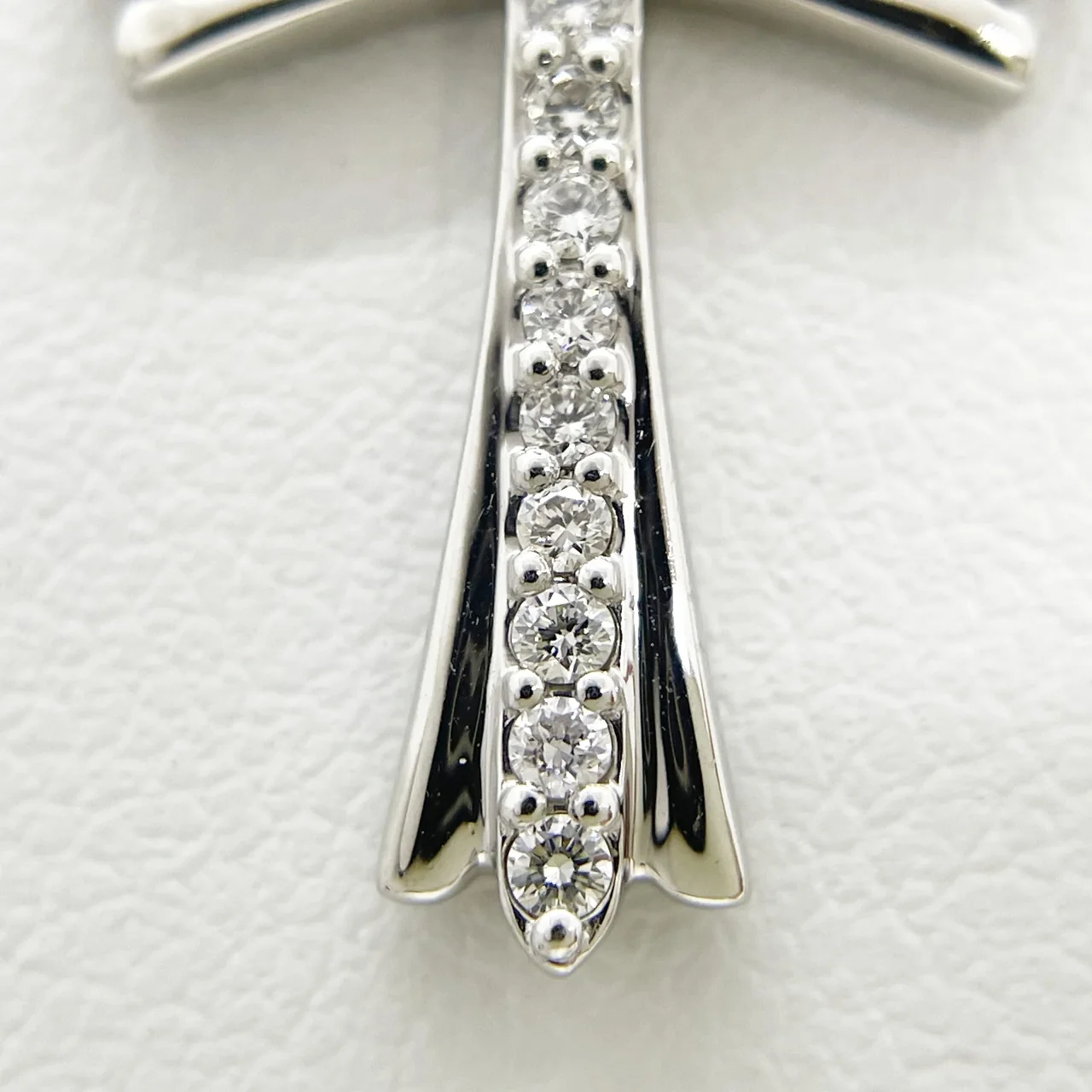 PT900 CROSS NECKLACE FD0.21CT 4.1G view 4