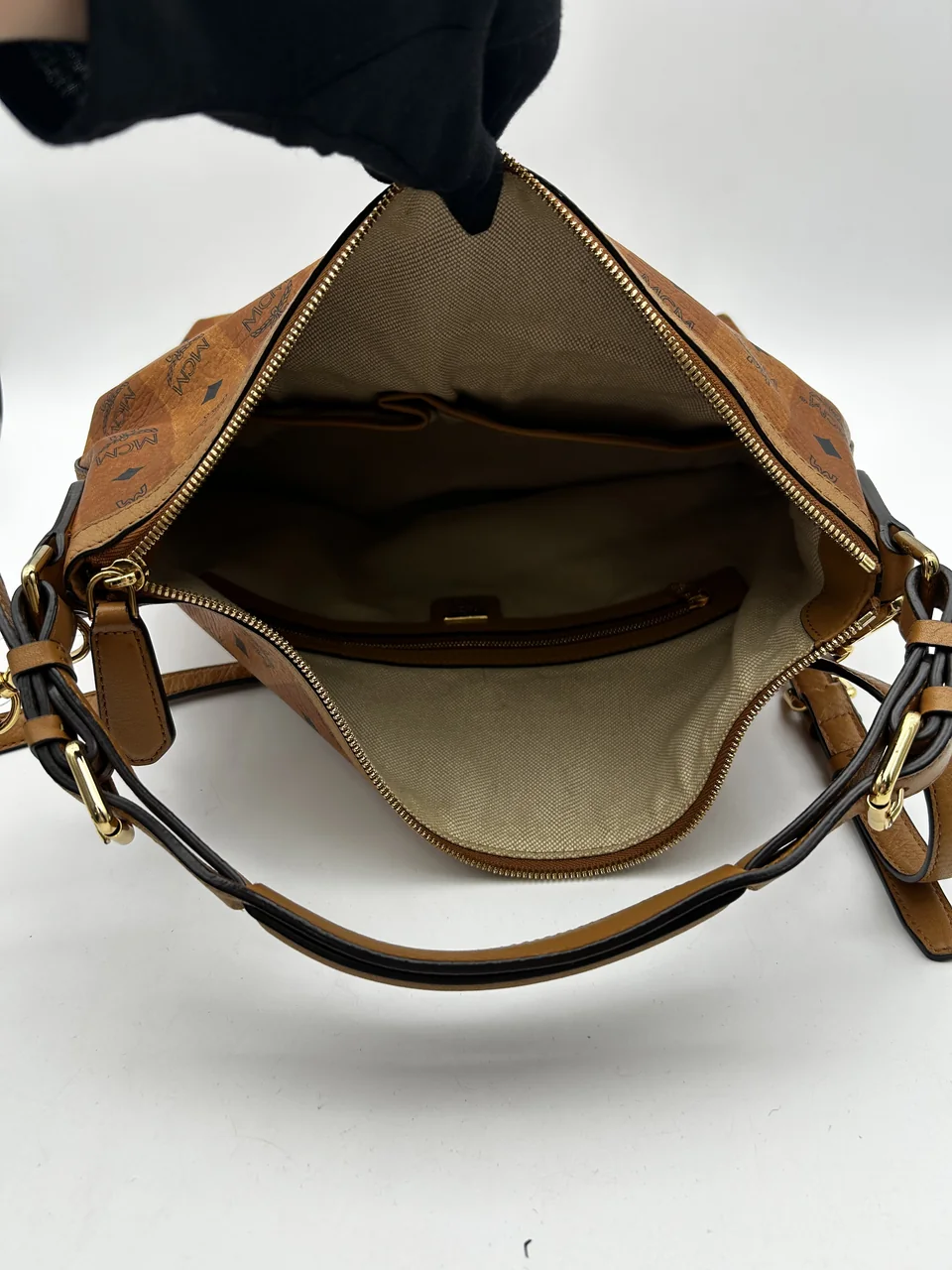 MCM TWO-WAY SHOULDER BAG (CAMEL) view 6
