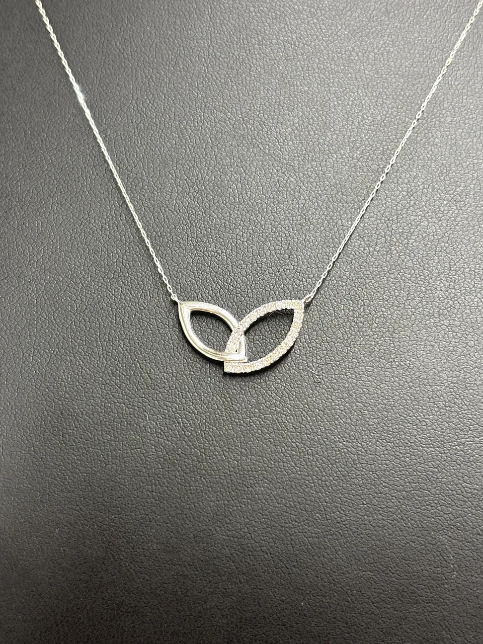 K18WG DIAMOND NECKLACE FD0.20CT 1.9G view 3
