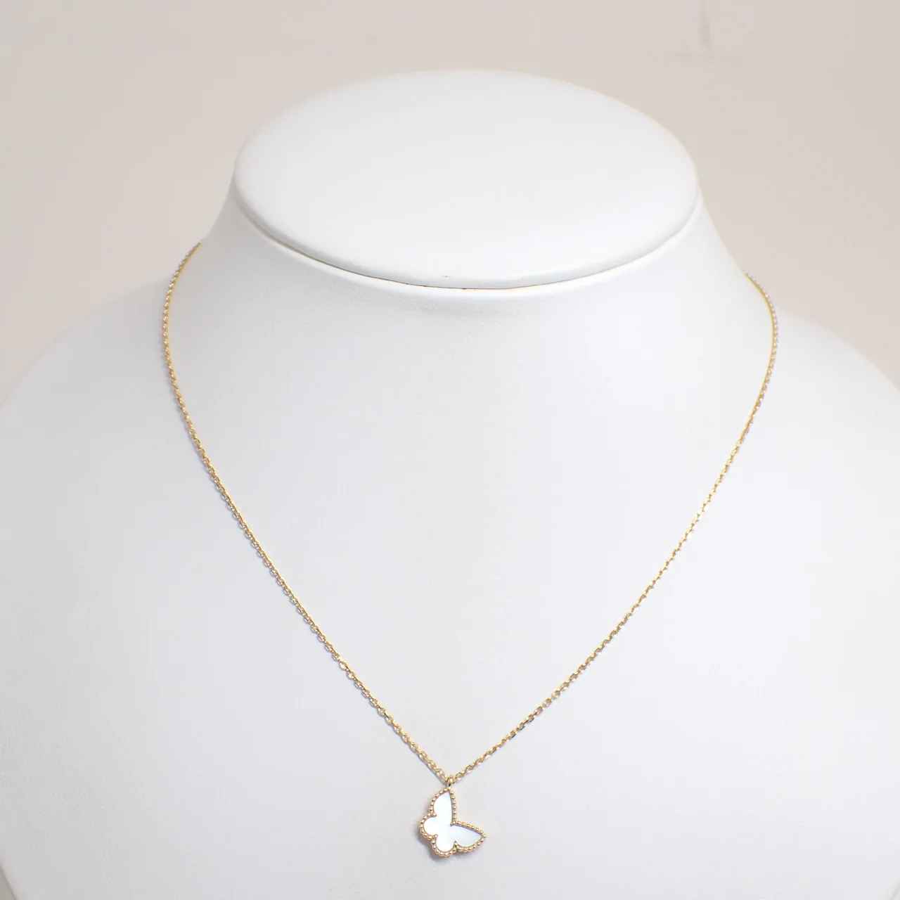 YG750 VCA PAPILLON NECKLACE 2.9G hover