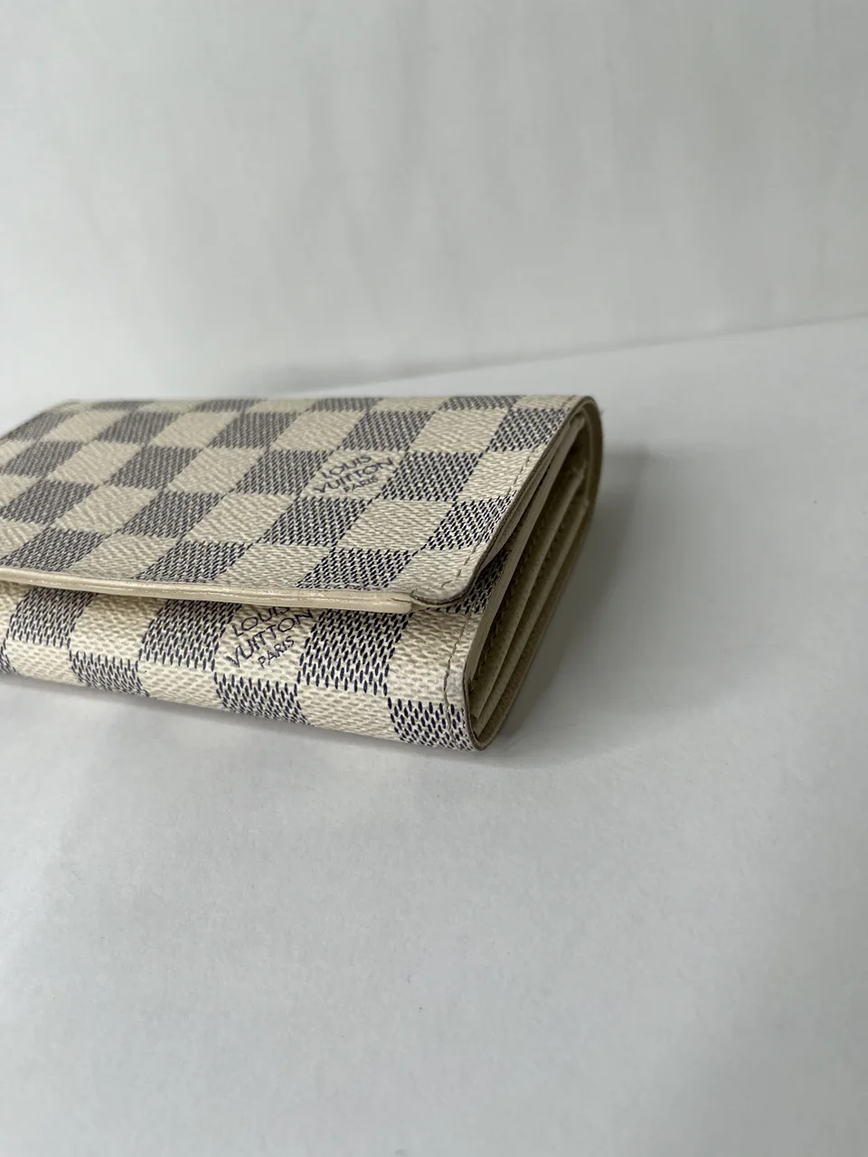 LV AZURE PORTEFEUILLE TRESOR hover