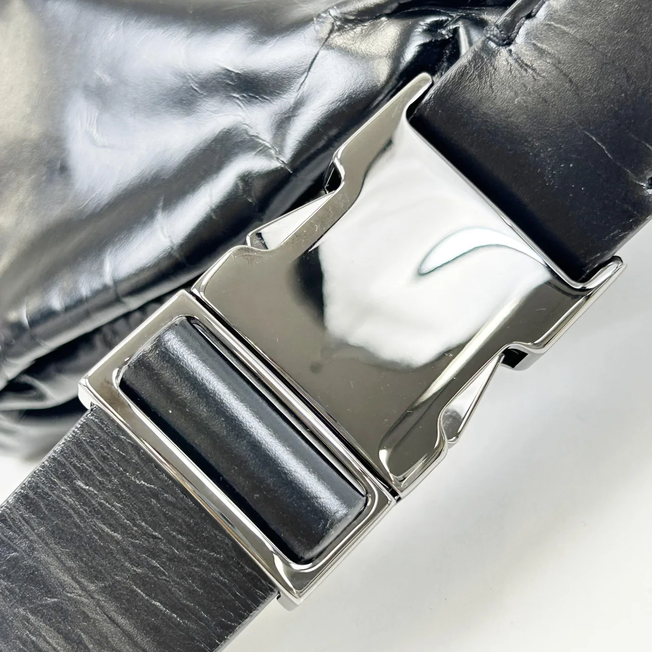 VALENTINO BODY BAG (BLACK) view 9
