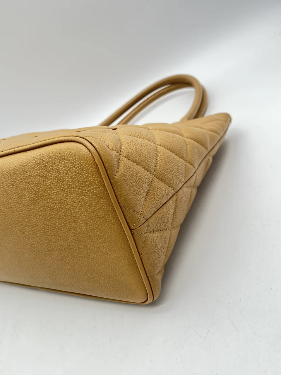 CHANEL CAVIAR RE-RELEASE TOTE BAG (6 SERIAL CODE) view 6