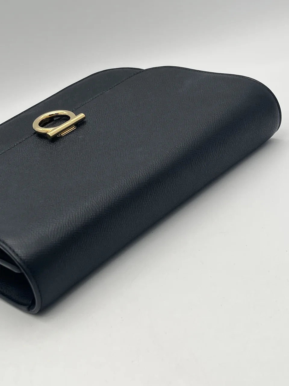 SALVATORE FERRAGAMO GANCINI SHOULDER BAG (BLACK) view 3