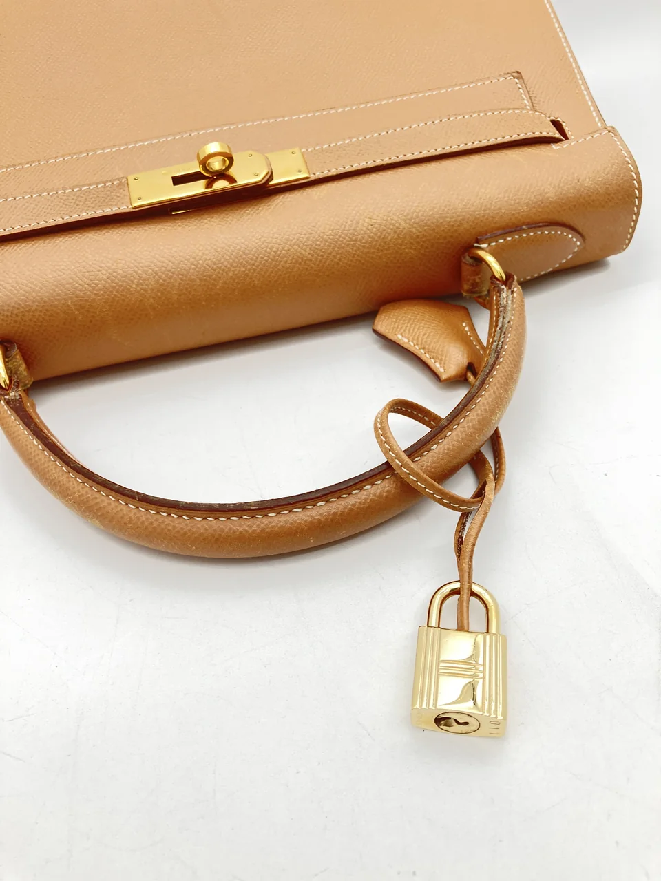 HERMES KELLY 32 (COURCHEVEL, NATURAL, ○W STAMP) view 10