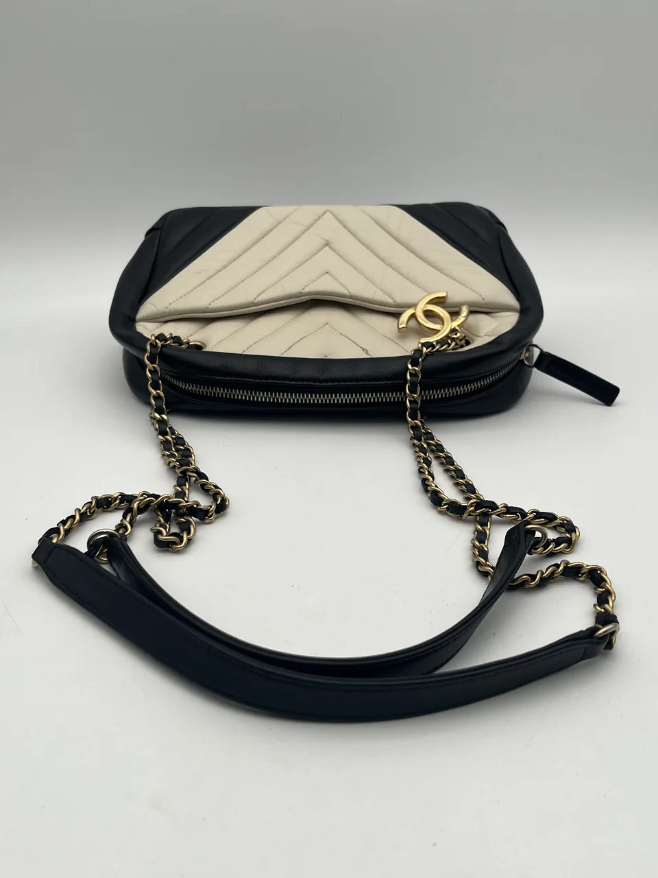 CHANEL LAMB SKIN V-STITCH (20 SERIAL CODE) view 3