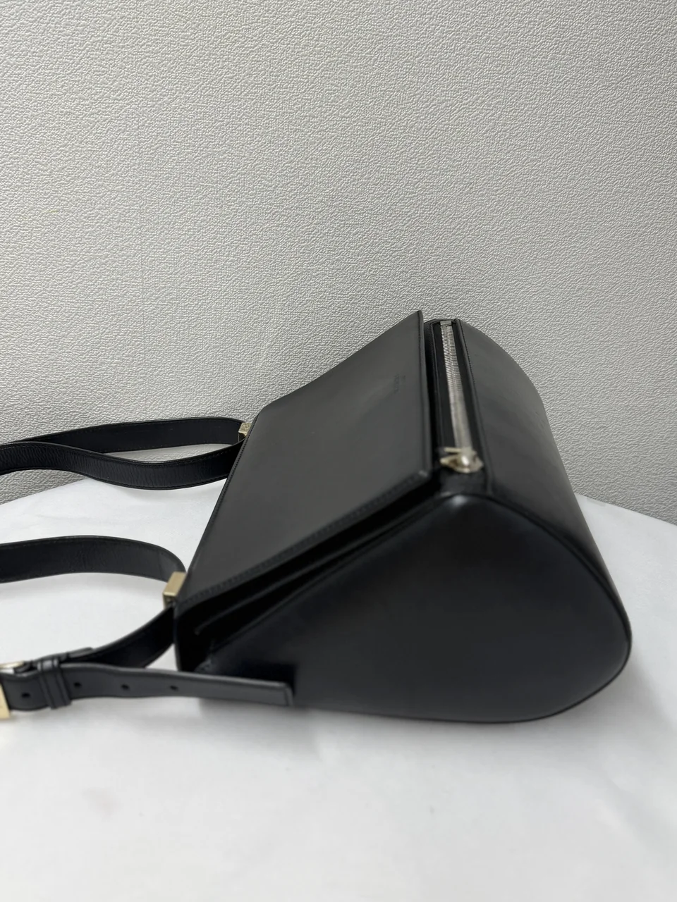 GIVENCHY SHOULDER BAG (BLACK) view 5