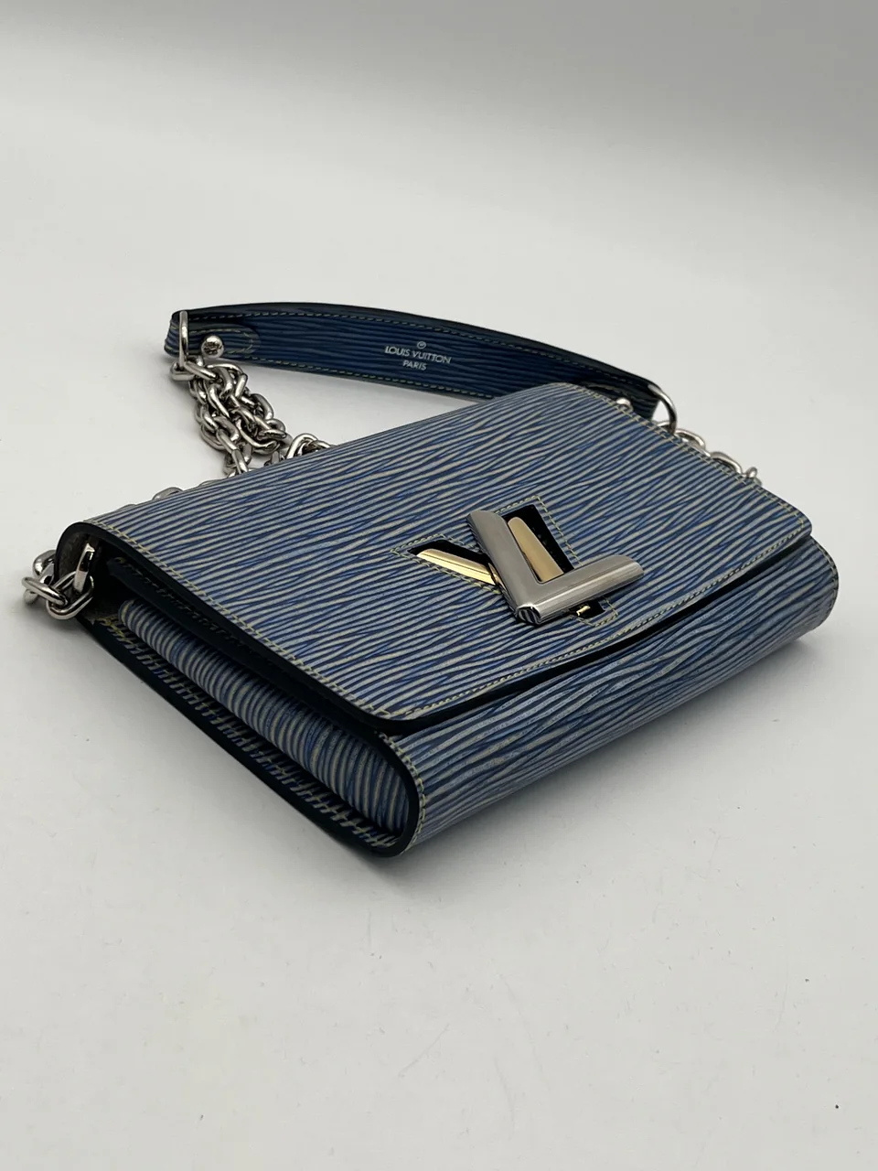 LV EPI M61036 view 3