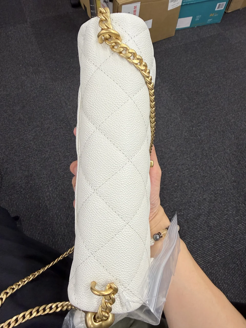 CHANEL CAVIAR MATELASSE CHAIN SHOULDER BAG (WHITE) view 17