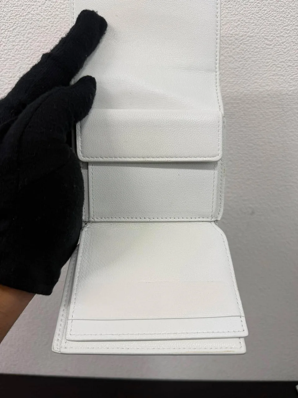 BALENCIAGA TRIFOLD WALLET (WHITE) view 6