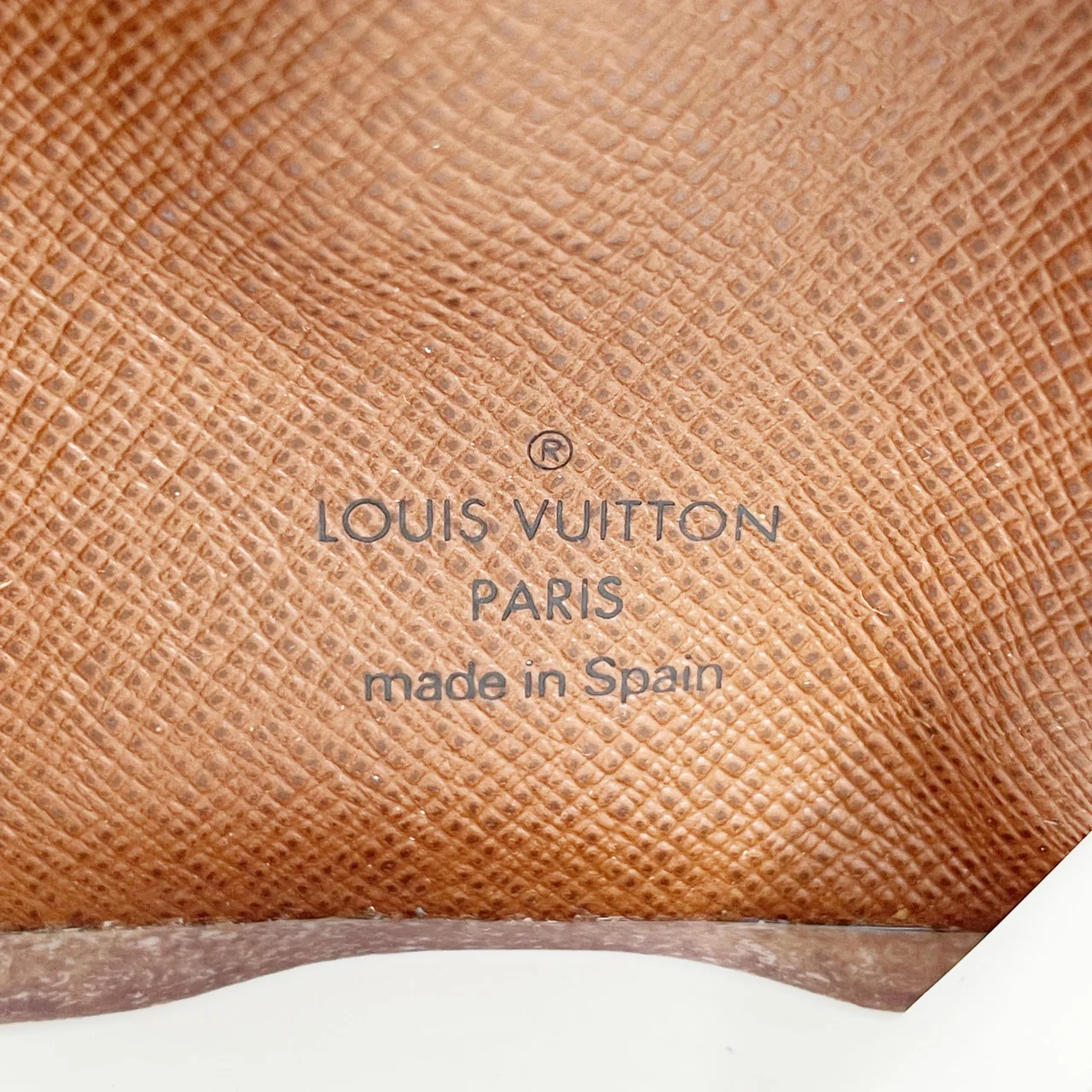 LV MONOGRAM PORTE VERICAL view 11