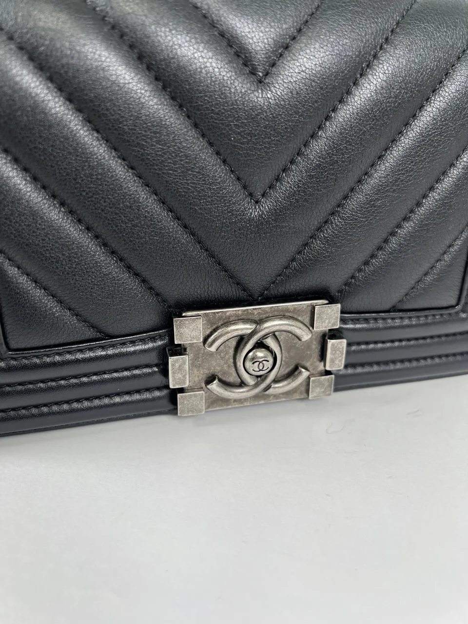 CHANEL LAMB SKIN LE BOY (26 SERIAL CODE) view 15