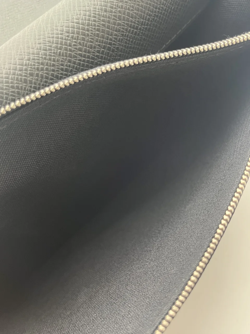 LOUIS VUITTON CLUTCH BAG FOR MEN (BLACK) view 11
