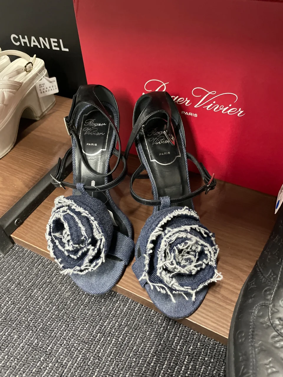 ROGER VIVIER SANDALS