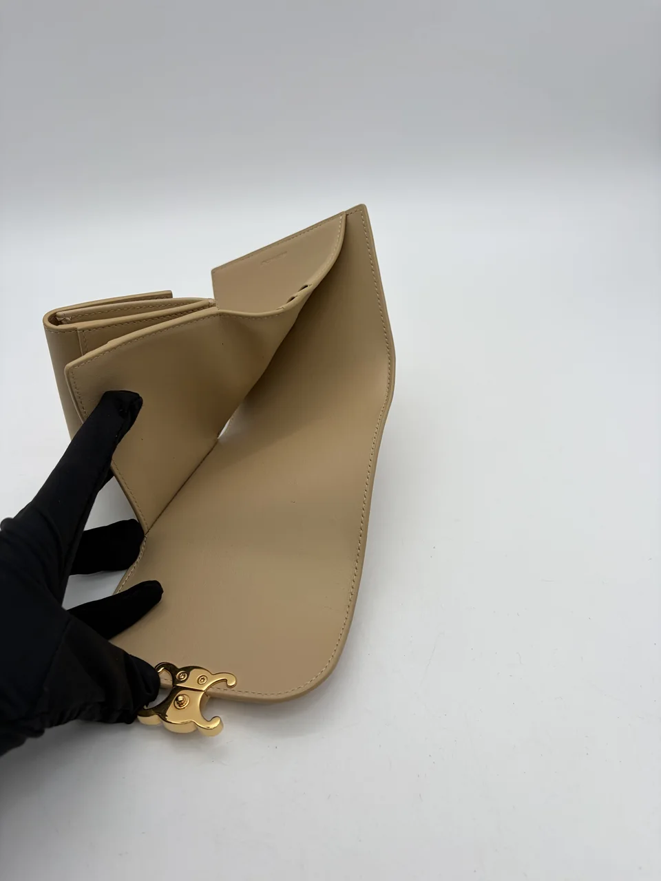 CELINE TRIOMPHE WALLET (BEIGE) view 8