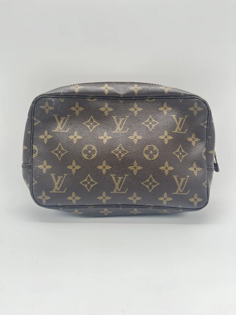 LV TROUSSE TOILETTE 23