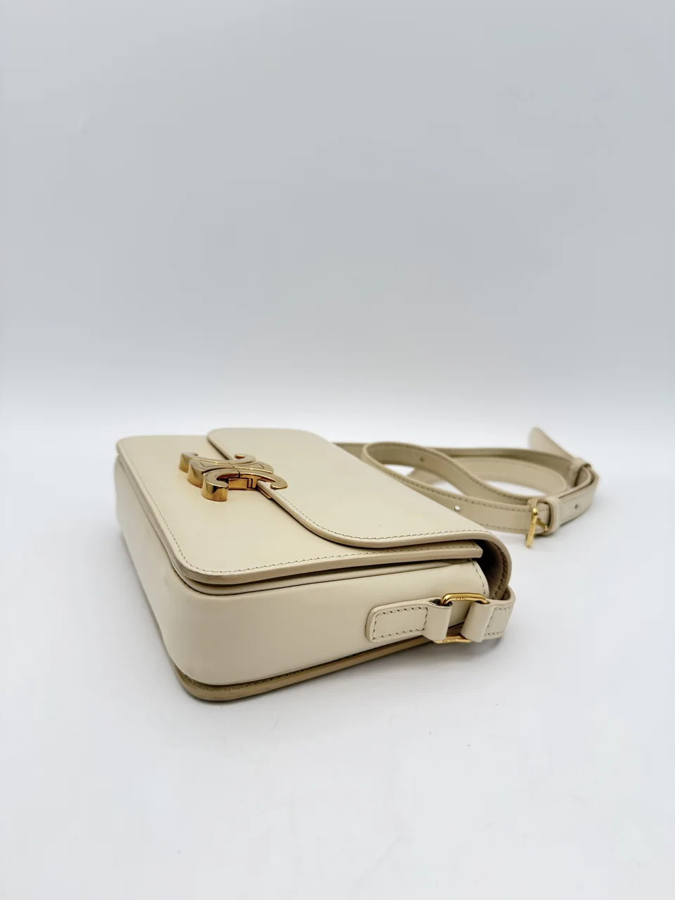 CELINE TRIOMPHE SHOULDER BAG (IVORY) view 7