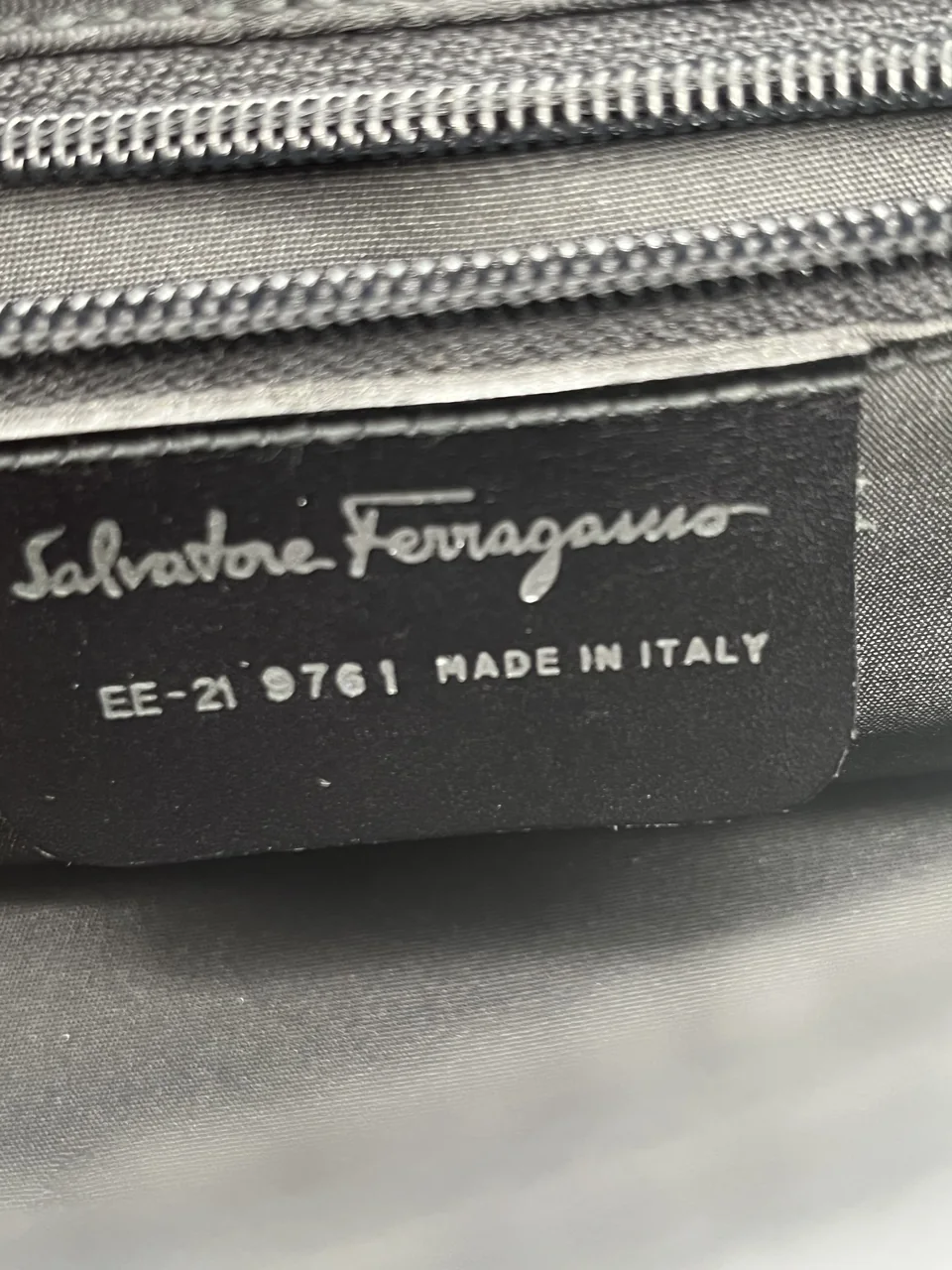 SALVATORE FERRAGAMO SHOULDER BAG (BLACK) view 9
