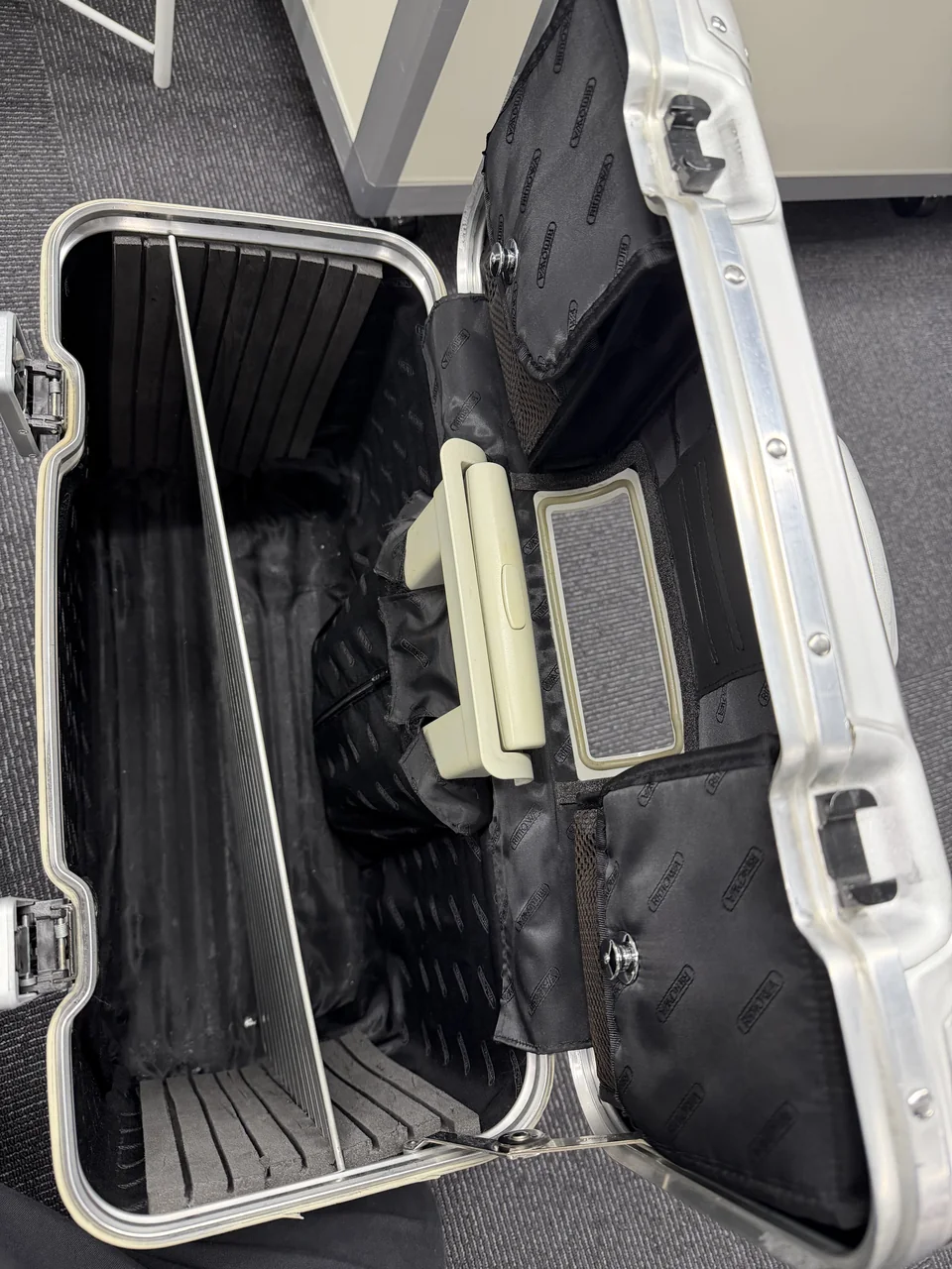 RIMOWA TOPAZ PILOT TROLLEY view 8