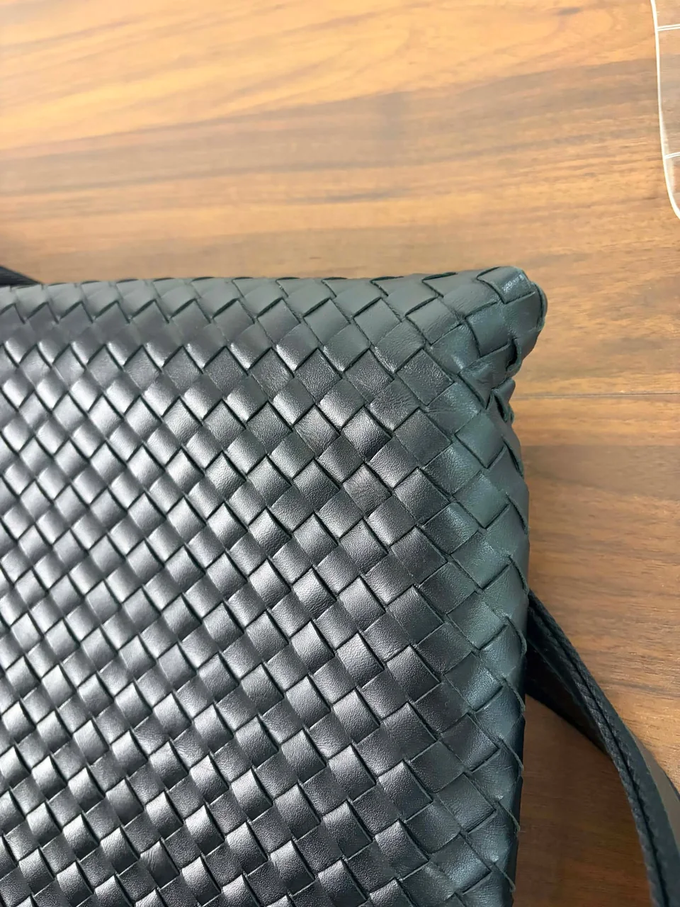 BOTTEGA VENETA INTRECCIATO SHOULDER BAG (BLACK) view 4