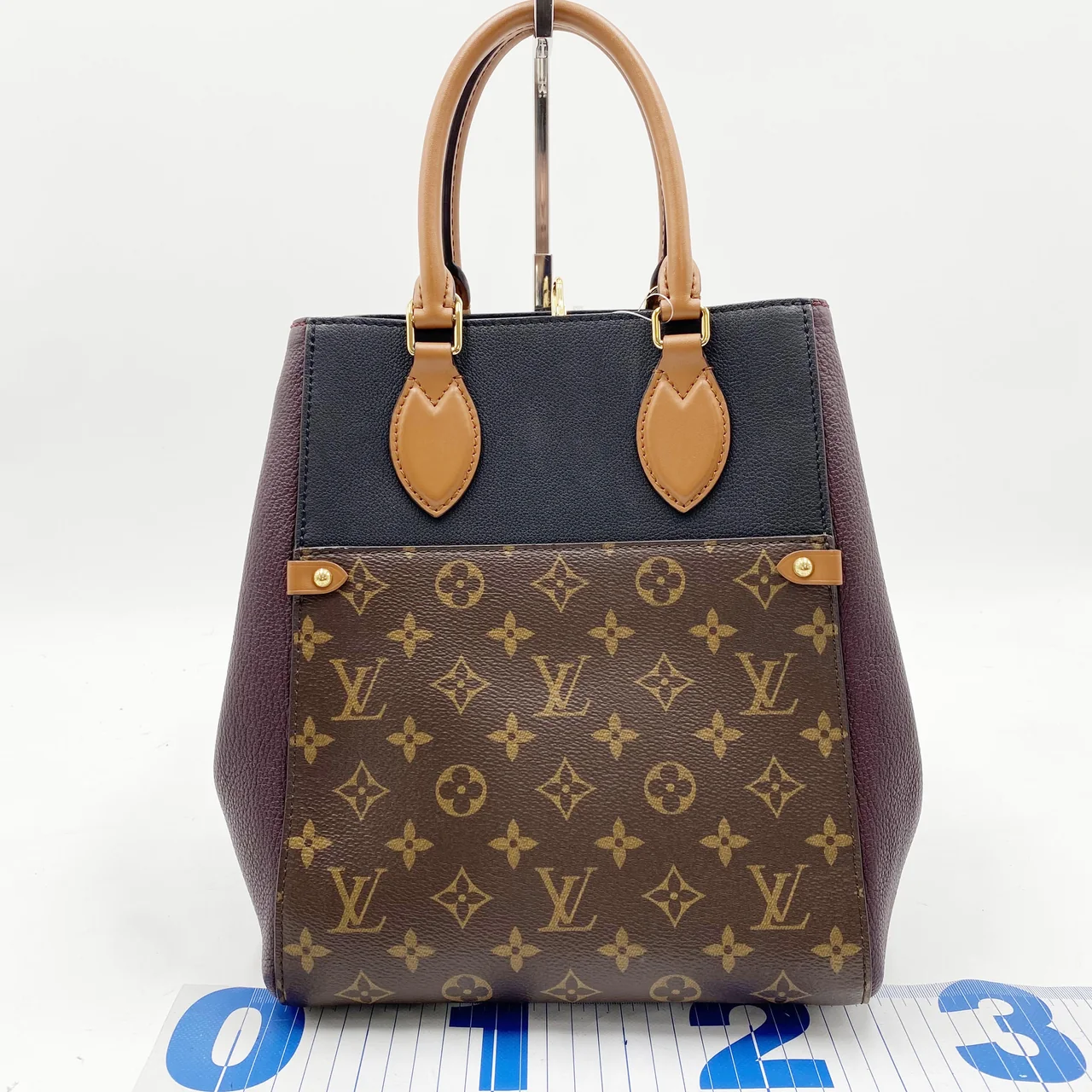 LV MONOGRAM FOLD TOTE MM view 2