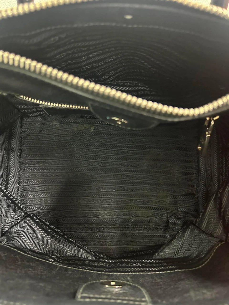 PRADA TRIANGLE LOGO (BLACK) photo 9