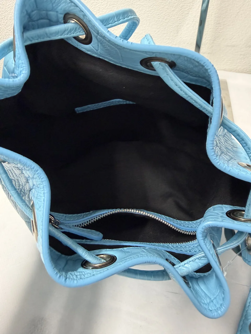BALENCIAGA LE CAGOLE view 4