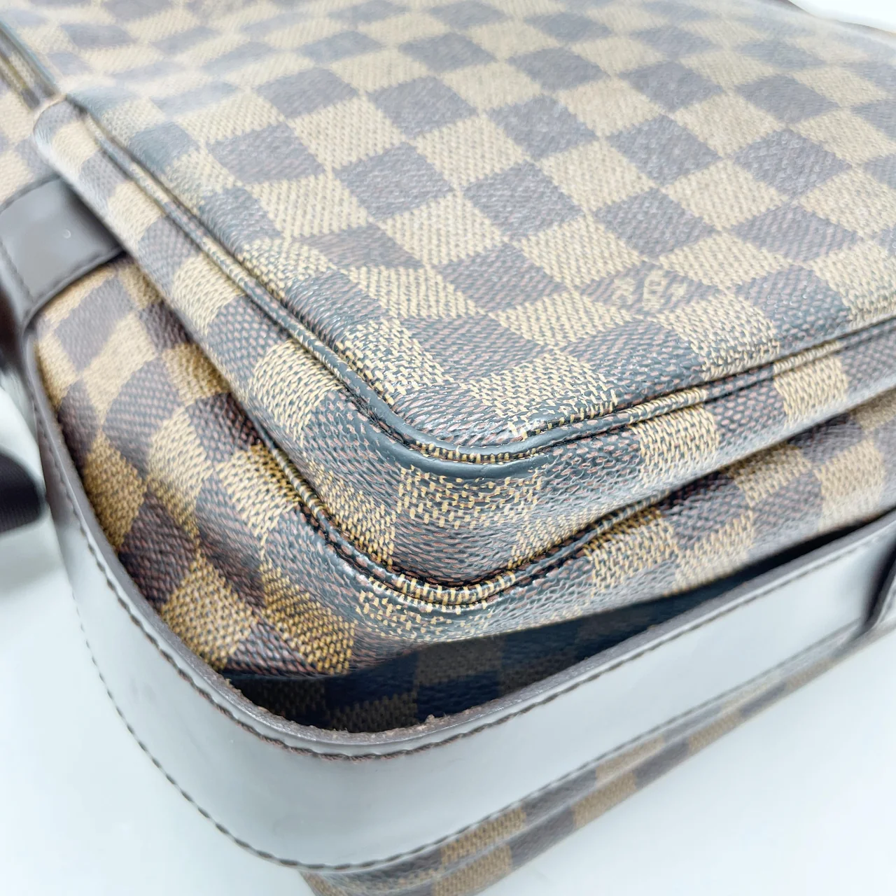 LV DAMIER NAVIGLIO view 4