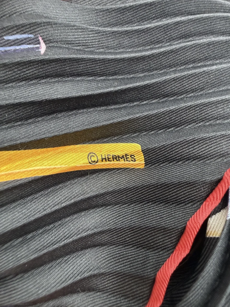 HERMES PLEATED SCARF (BLACK) view 7