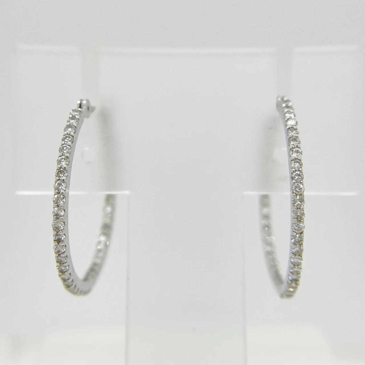 K18WG DIAMOND EARRINGS FD0.25CT*2 2.0G view 3