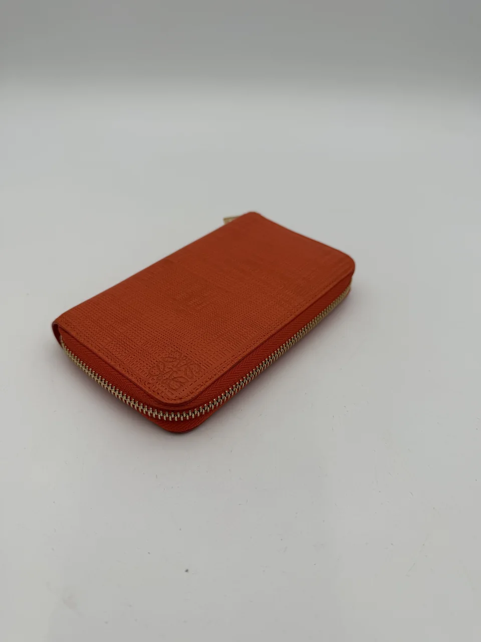 LOEWE ROUND ZIP WALLET (ORANGE) hover