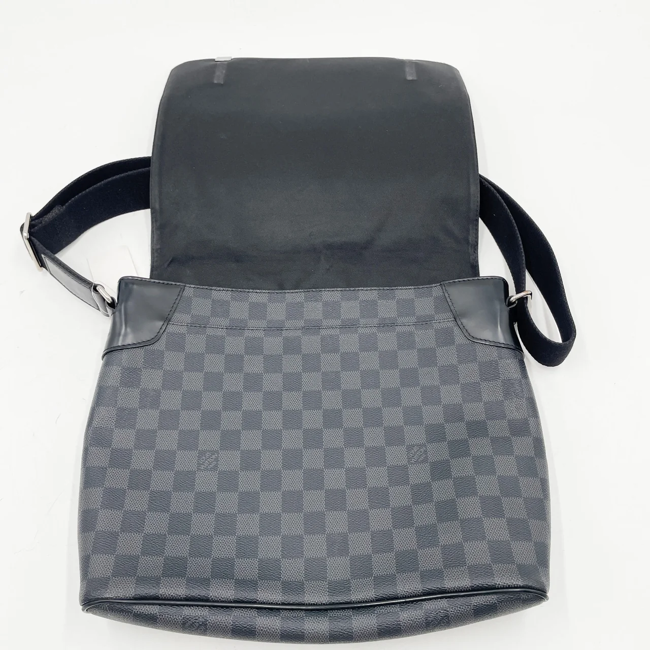 LV GRAPHITE DISTRICT MM view 9