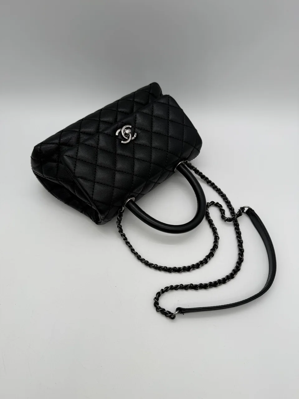 CHANEL CAVIAR COCO HANDE HANDBAG (22 SERIAL CODE) view 10