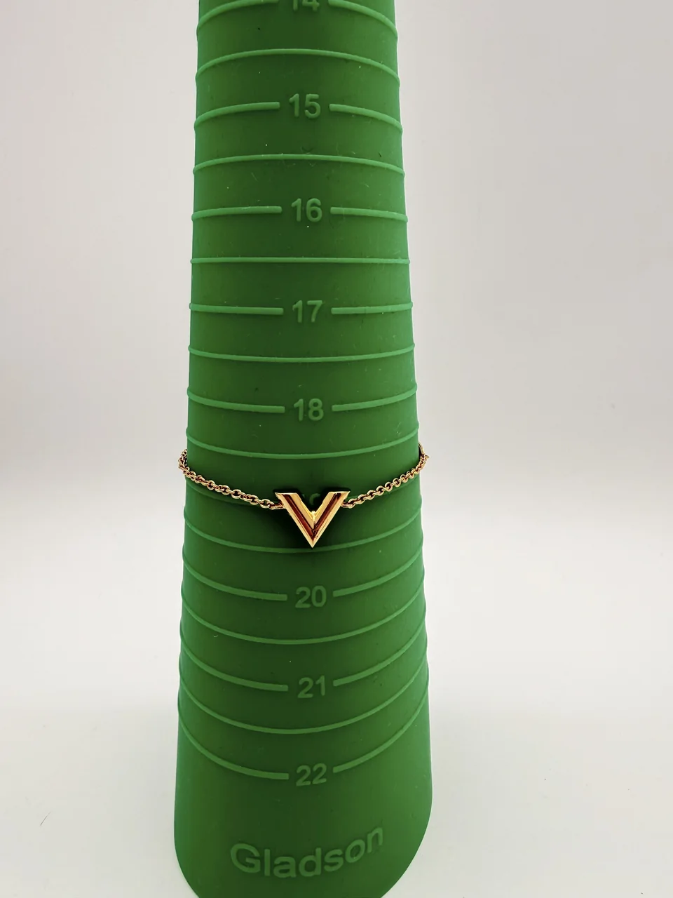 LV ESSENTIAL V BRACELET view 6