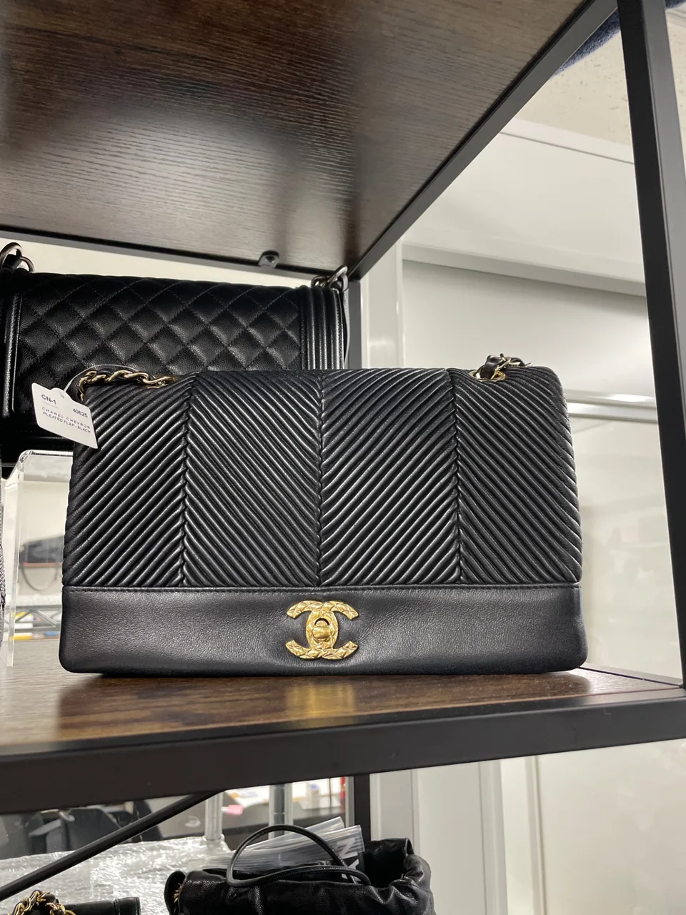 CN-1 ICAICA78 CHANEL CHEVRON PLEATED FLAP - BLACK view 2