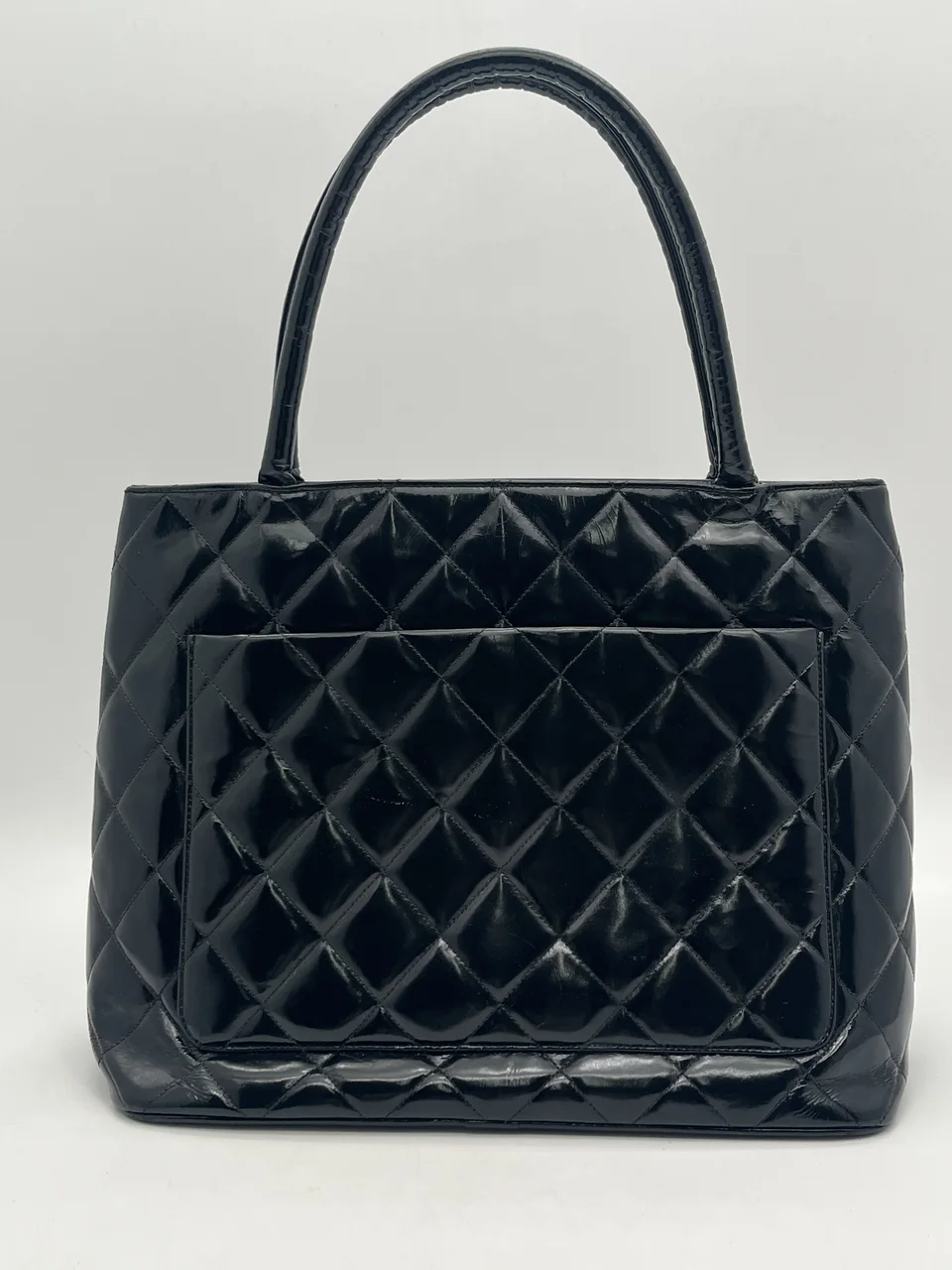 CHANEL RE-RELEASE PATENT TOTE BAG (2 SERIAL CODE) hover