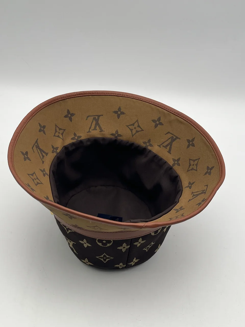 LV M7277S HAT view 3