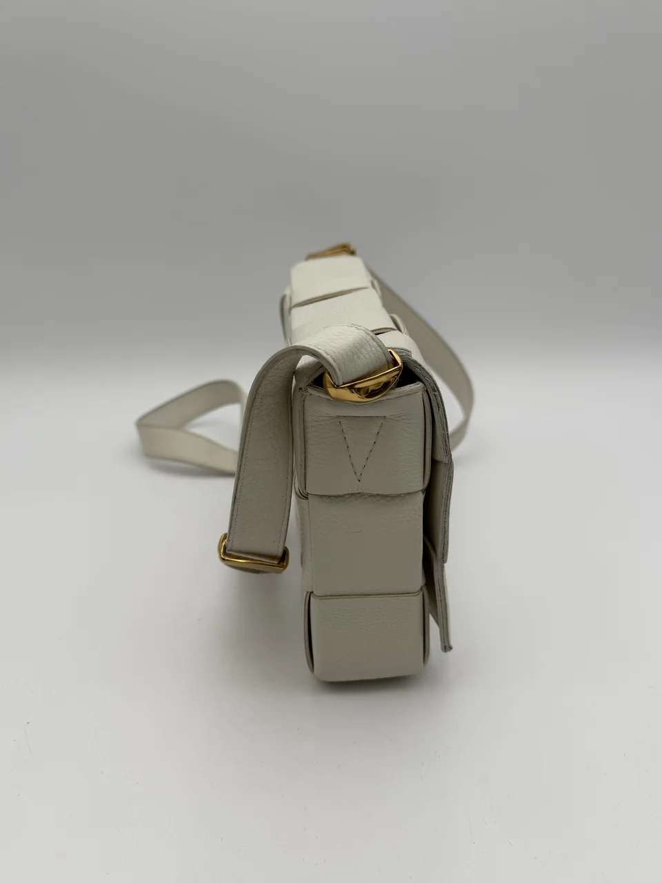 BOTTEGA VENETA MAXI INTRECCIATO CASSETTE (WHITE) view 5