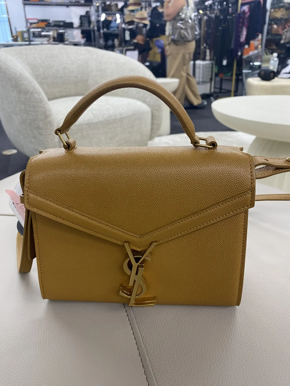 SAINT LAURENT CASSANDRE TOP HANDLE (602716)