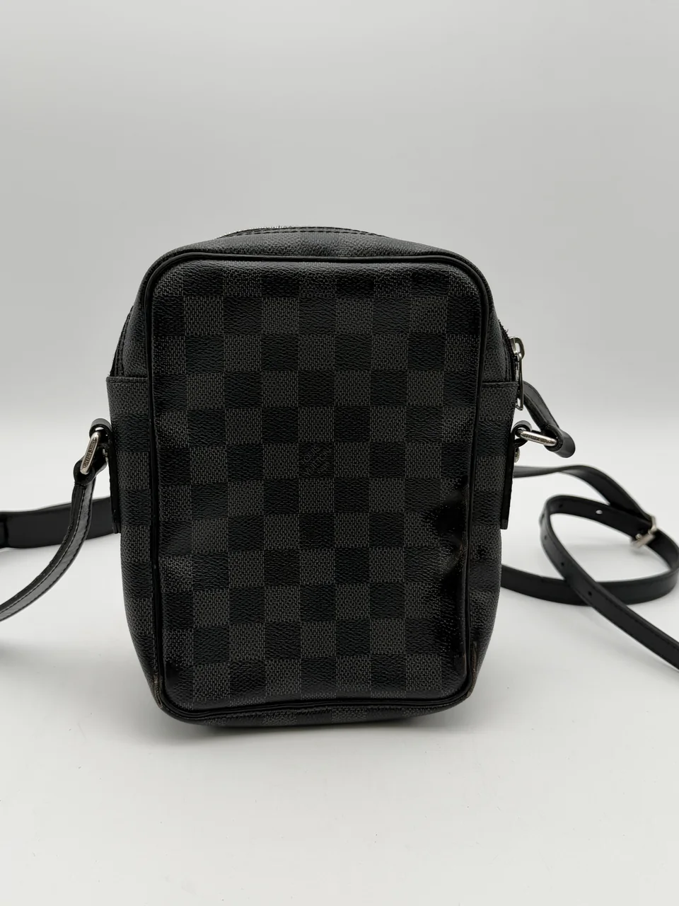 LV GRAPHITE REM view 4