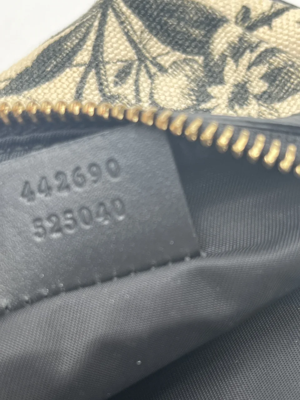 GUCCI RIBBON POUCH view 8