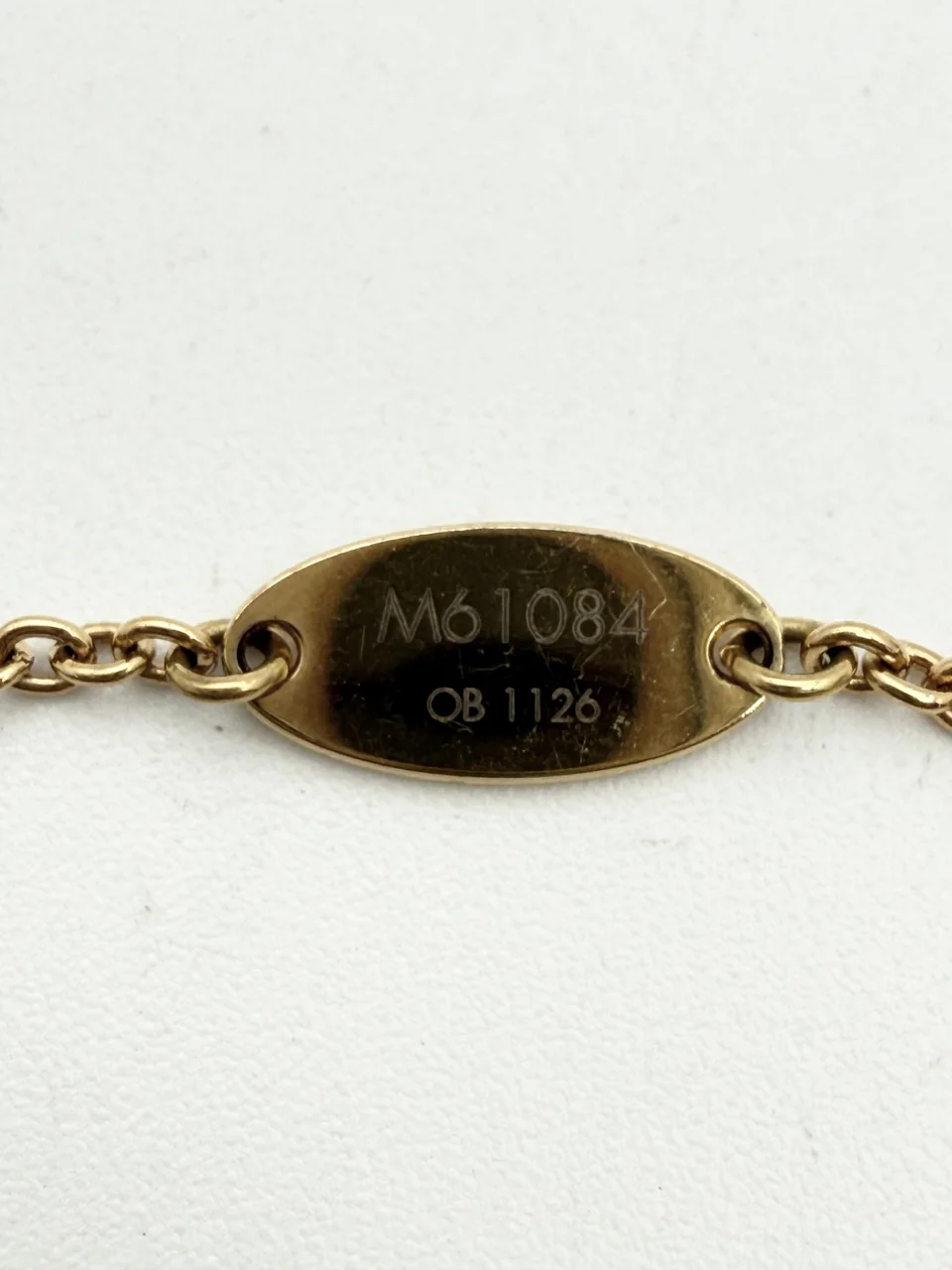 LV ESSENTIAL V BRACELET view 4