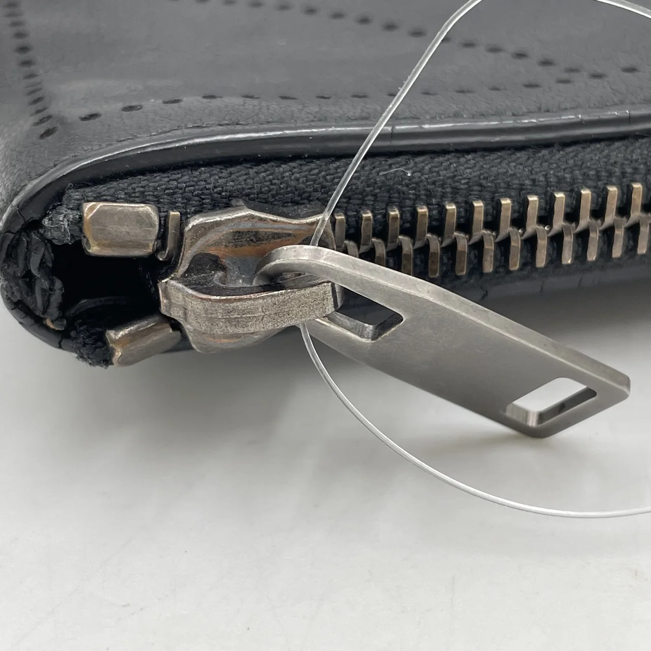 BALENCIAGA CLUTCH BAG (BLACK) view 6