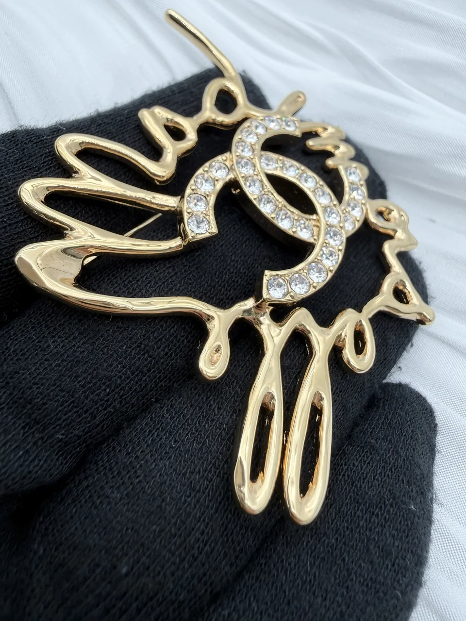 CHANEL BROOCH view 4