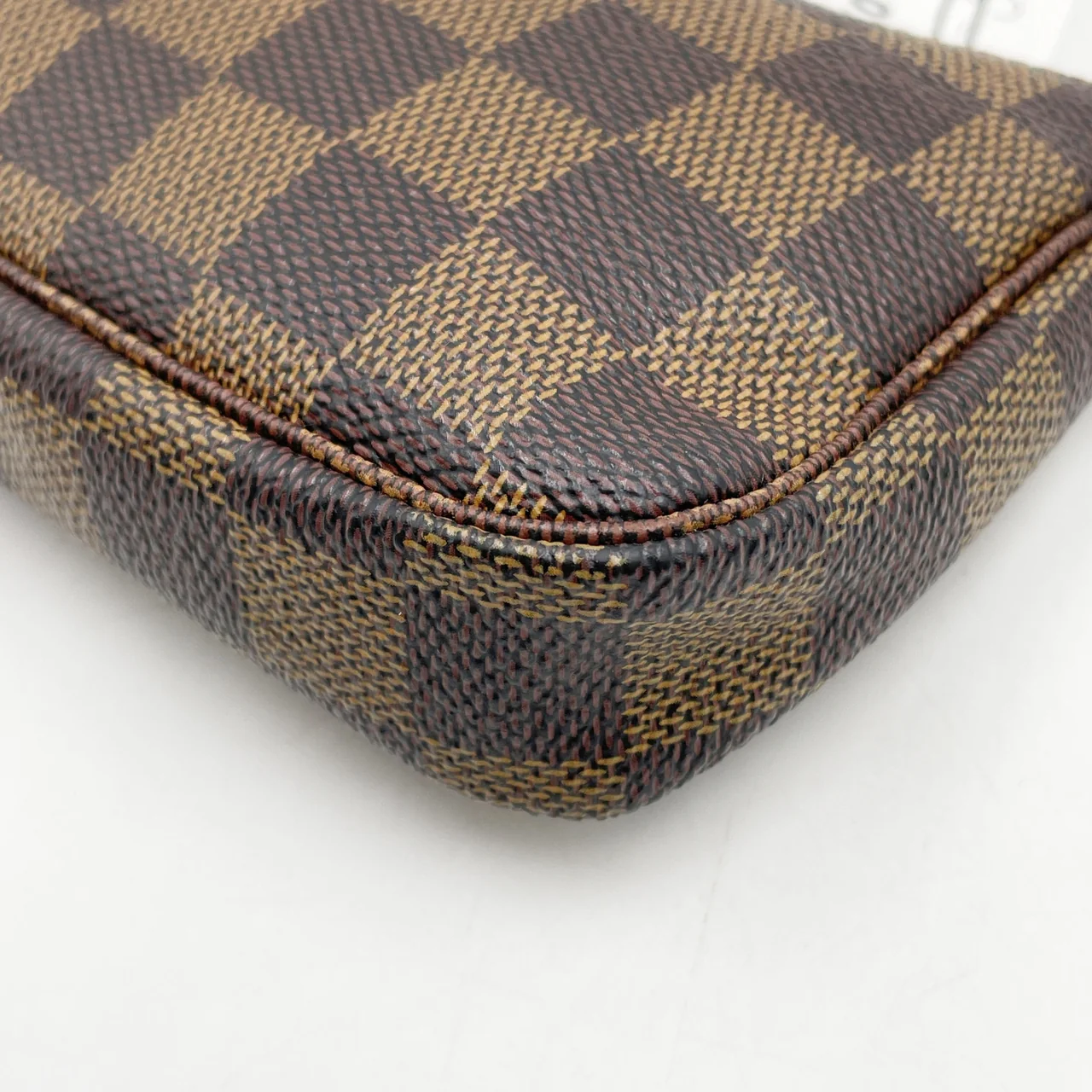 LV DAMIER MINI POCHETTE ACCESOIRE view 6