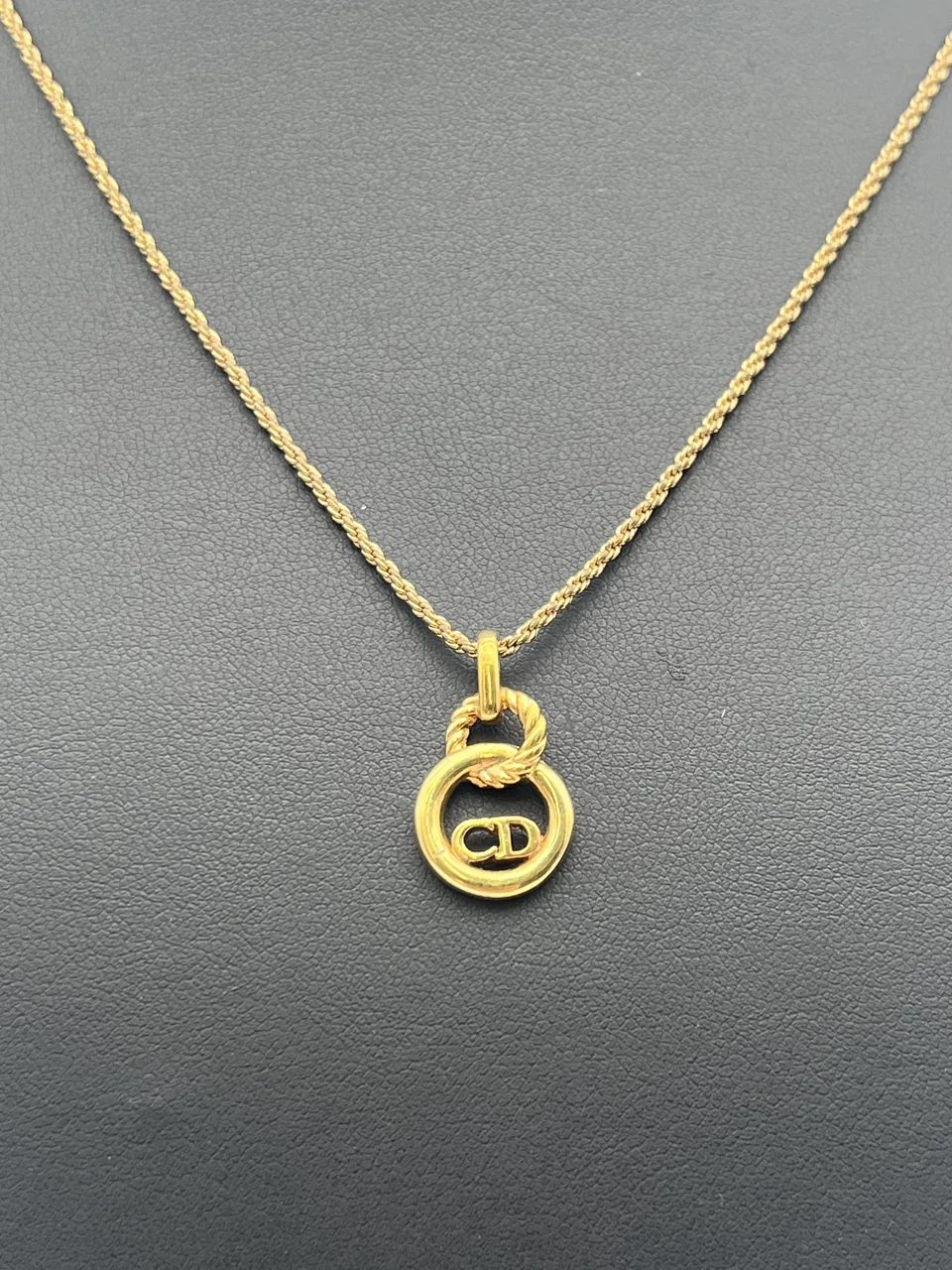 DIOR NECKLACE hover