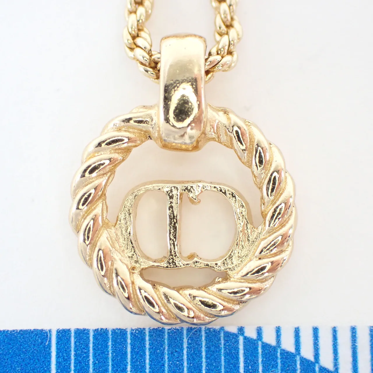 DIOR LOGO TWIST CIRCLE NECKLACE view 3