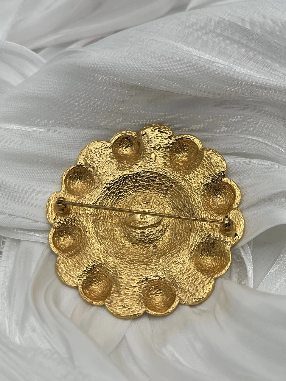 CHANEL BROOCH view 3