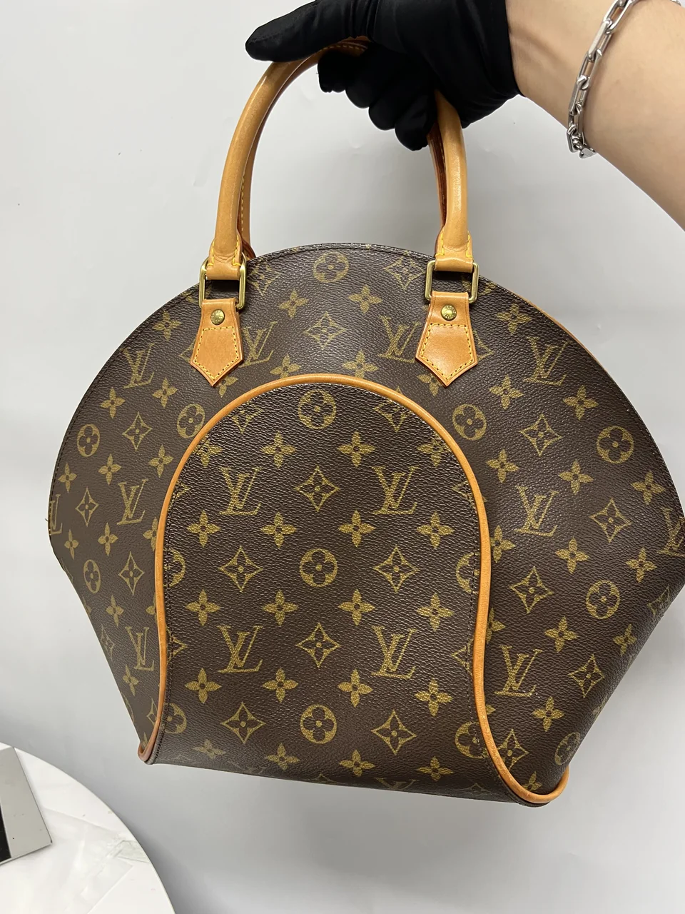 LV MONOGRAM ELLIPSE MM view 2